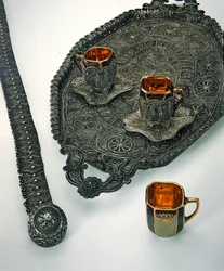 Filigree belt and tray with cups